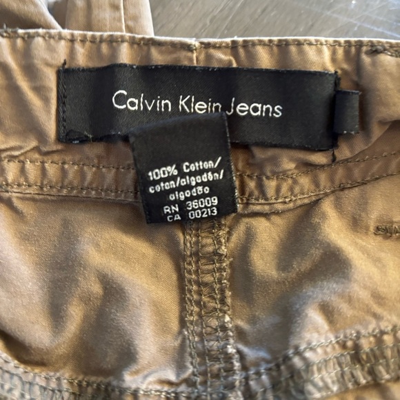 Calvin Klein Women’s Size 10 Cargo Cuffed Shorts. Brown with 2 front buttons. - Picture 6 of 6